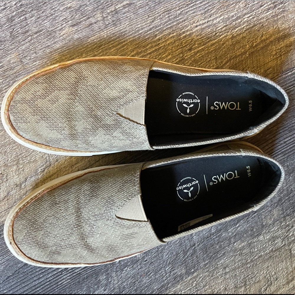 Tom’s Parker Slip On Shoes Size 6.5